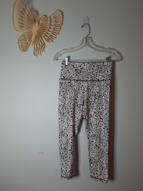 Balance Collection Med Black Speckled Cream Cropped Leggings